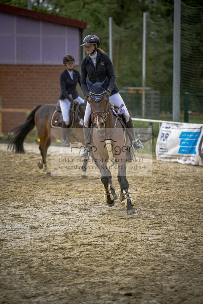 20240505-DOS_0153 | Entdecke hochwertige Reitturnierfotos von Foto Oger. Professionell, emotional und authentisch – jetzt Lieblingsmomente im Shop bestellen.Deutschlandweite Turnierfotografie. - Realisiert mit Pictrs.com