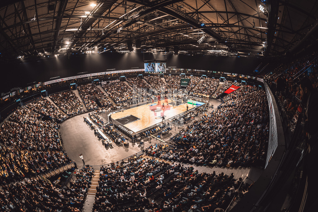Basketball | Männer | Saison 2025/2026 | easyCredit Basketball Bundesliga | Veolia Towers Hamburg vs. ALBA BERLIN | 14.12.2025 | Die volle Barclays Arena Totale
