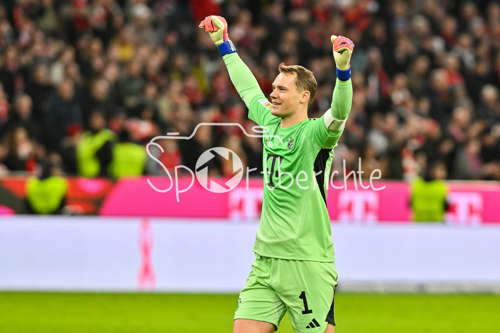 FC Bayern München - Borussia Dortmund | MUNICH, GERMANY - Manuel NEUER (FC Bayern Munich 1) celebrating the hoewin against Borussia Dortmund after the bundesliga match between FC Bayern Munich vs. Borussia Dortmund on matchday 7 at Allianz Arena on October 18, 2025 in Munich, Germany / DFL REGULATIONS PROHIBIT ANY USE OF PHOTOGRAPHS AS IMAGE SEQUENCES AND/OR QUASI-VIDEO