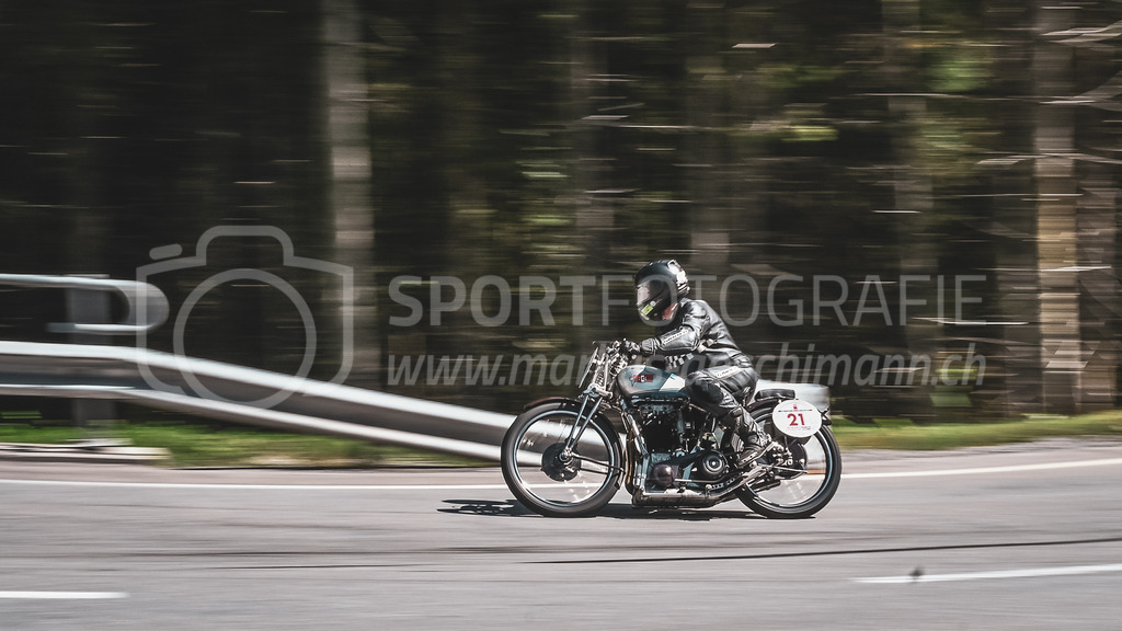 19. Arosa ClassicCar 2023 - 2. September 2023 | 19. Arosa ClassicCar 2023
Arosa, Schweiz
Egloff Peter aus Neu St. Johann mit der Startnummer 5 auf einer Condor C50, Jahrgang 1930, in der Klasse Motorräder.
@arosaclassiccar, @arosa.official, #arosaclassiccar, #arosa, #76curves, #classiccar
Bild: Sportfotografie Markus Aeschimann | www.markus-aeschimann.ch - Realisiert mit Pictrs.com