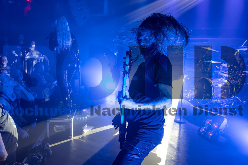 SES_ENEINS20250227-60 | bond - Realisiert mit Pictrs.com