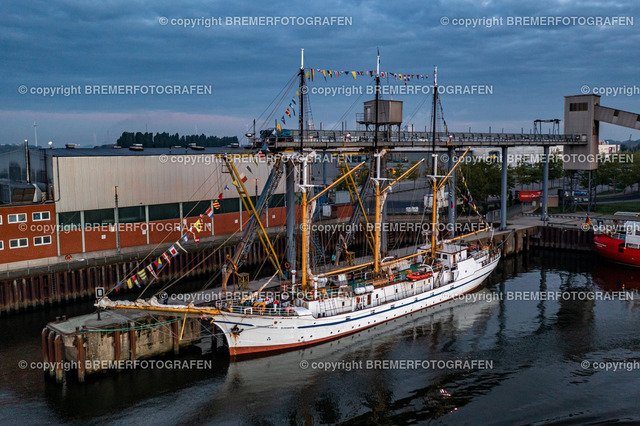 DJI_0036 | 30.09.2022 Drohnenaufnahmen Dt. Schifffahrtstag 2022 Bremen Wendebecken / Weser