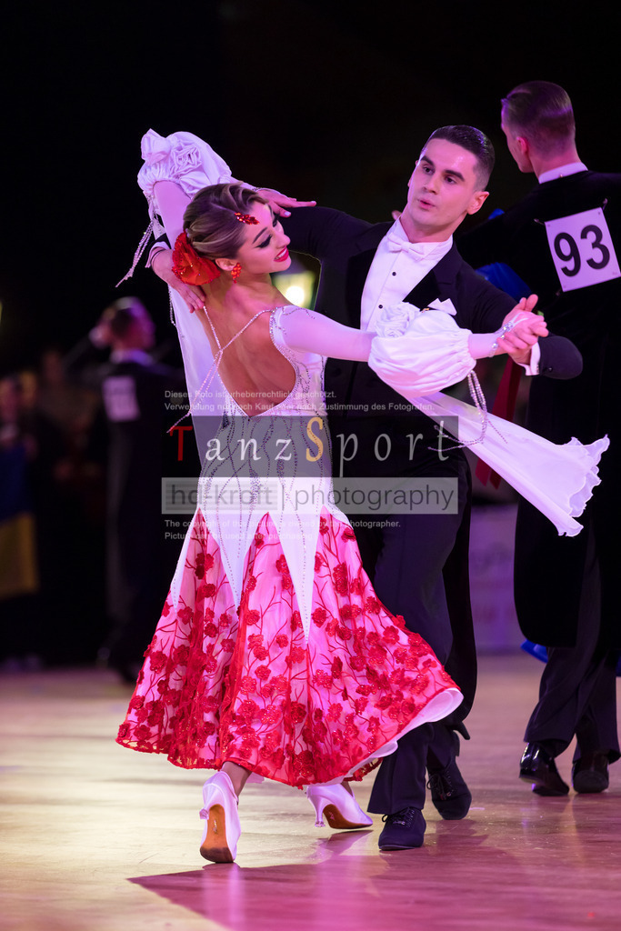 20241215_WDSF_Int_Open_Std-Riga-9947 | Tanzsportbilder, Standardtanz, Lateintanz, WDSF, DTV, LTVB, dancecomp, goc, hessen tanzt, blaues band der spree, walzer, tango, wiener walzer, slowfox, quickstepp, samba, rumba, cha-cha-cha, paso doble. jive, hd-kroft photography, turniertanzsport
