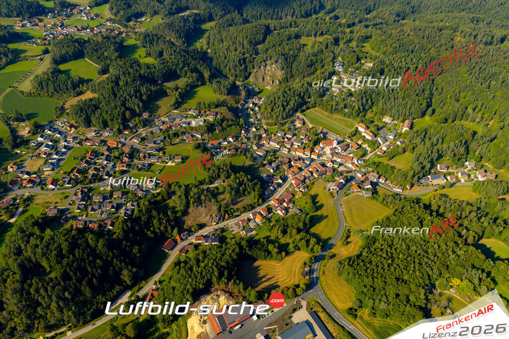 Das Luftbild zeigt :  Obertrubach - Die Luftaufnahme wurde 2024 vom UL-Flugzeug aus erstellt ( keine Drohne ) - Hochauflösende Luftaufnahme - Für grossformatige Ausdrucke geeignet. Die Geschenkidee !Mit Lizenz und Bildrechte bestellbar