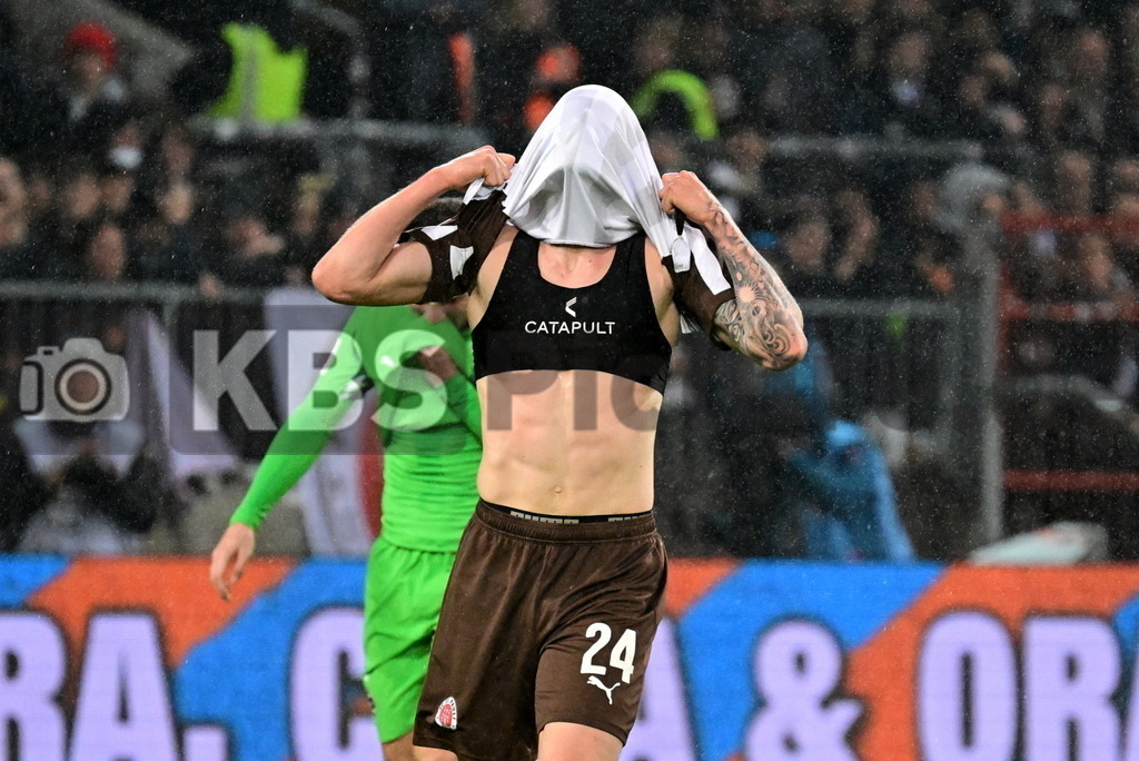 KBS Picture_FCStPauli-Gladbach_009 | Metcalfe Connor (St.Pauli) ,Sportplatz :  Millerntor Stadion, - Realisiert mit Pictrs.com