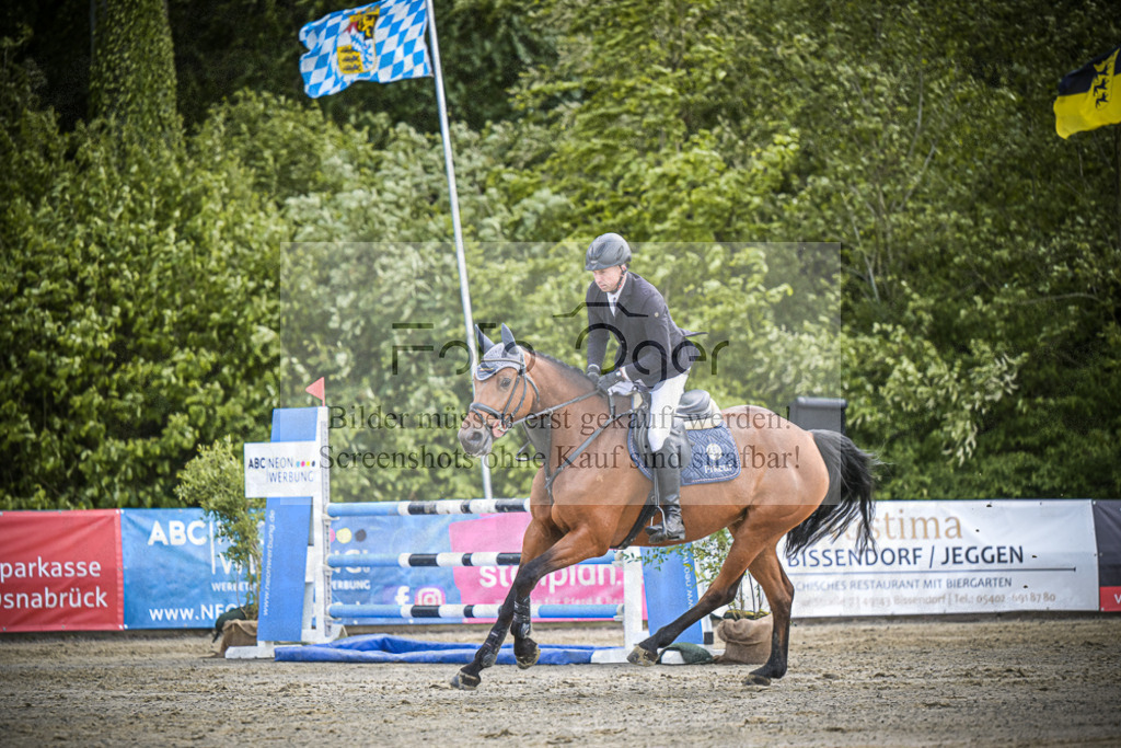 DOS_8017 | Entdecke hochwertige Reitturnierfotos von Foto Oger. Professionell, emotional und authentisch – jetzt Lieblingsmomente im Shop bestellen.Deutschlandweite Turnierfotografie. - Realisiert mit Pictrs.com