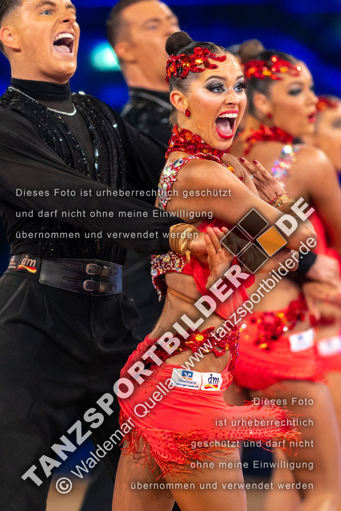 20231111-03883 | Hier finden Sie Tanz Bilder vom Latein und Standard Formationen tanzen. Sportbilder vom Tanzsport. Schöne Fotos und von Weltmeisterschaft, Europameisterschaft, Bundesliga, Regionalliga, Oberliga und Landesliga sowie von GOC Stuttgart, DanceComp, WM Bremen