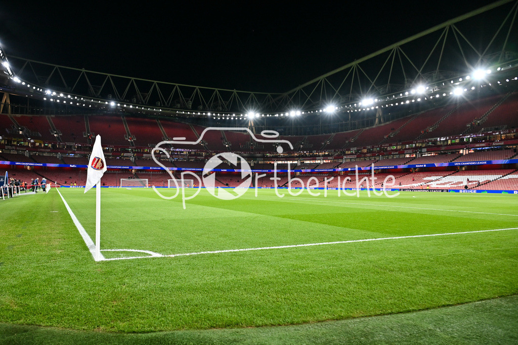 Arsenal FC - FC Bayern München | LONDON, ENGLAND - 26. NOVEMBER: Das Emirates Stadium wartet in London erwartet die Bayern zum Spitzenspiel in der Champions League vor dem Ligaspiel zwischen Arsenal London und dem FC Bayern München am 5. Spieltag der UEFA Champions League im Emirates Stadium am 26.11.2025 / Symbolbild