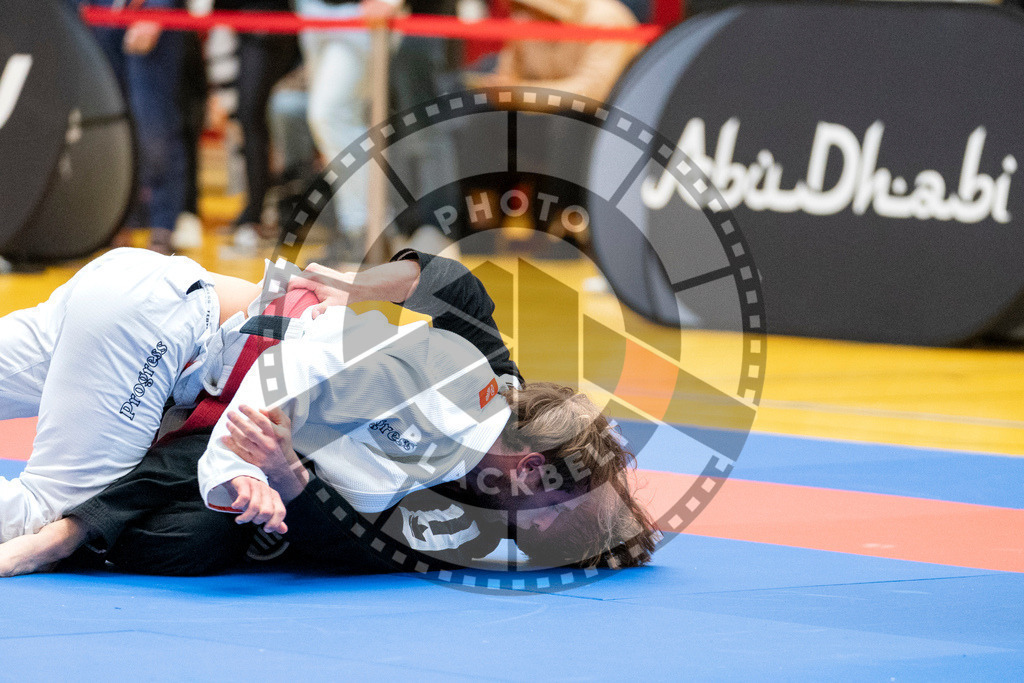 20231118PBB11034 | Fighters compete during the AJP Tour 600 Frankfurt Championship in Frankfurt/Main, Germany, on November 18, 2023.