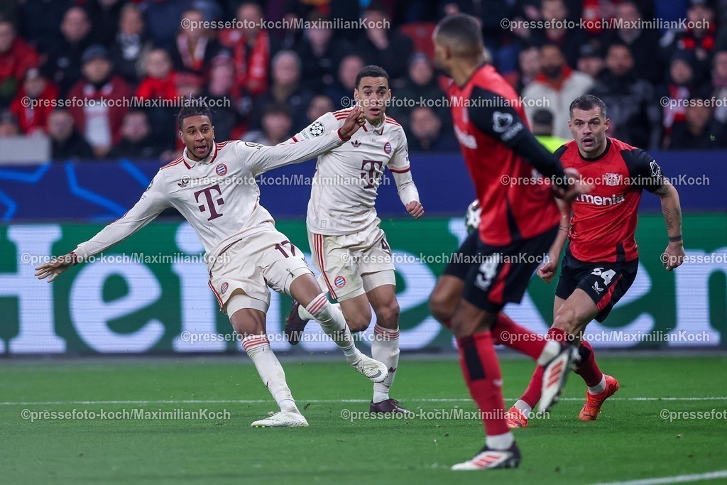 UCL11032502385 | 11.03.2025, Fußball, UEFA Champions League, Bayer 04 Leverkusen - FC Bayern München, Achtelfinale Rückspiel, BayArena, Saison 2024 2025: Michael Olise (FC Bayern #17) im Zweikampf gegen Jonathan Tah (Bayer04 Leverkusen #4) und Granit Xhaka (Bayer04 Leverkusen #34)DFB regulations prohibit any use of photographs as image sequences and or quasi-video.