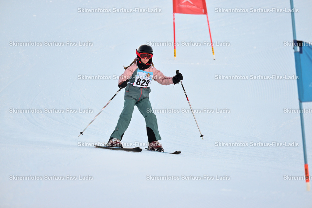 SRF_25.12.2025_0094 | Skirennfotos,Serfaus,Fiss,Ladis,Kinderskirennen,Winter,Tirol,Oberland,skirace,SFL,feelfree,weil wir's genießen,ski,Ski,skifahren,Sonnenplateau, - Realisiert mit Pictrs.com