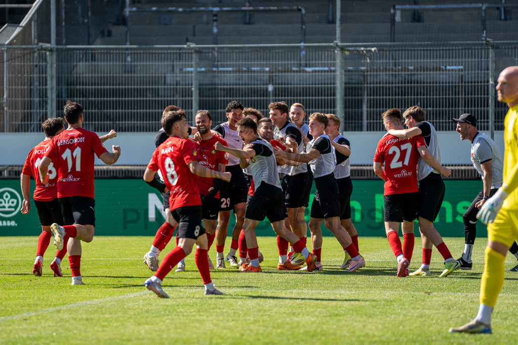 Stuttgarter Kickers vs. SG Sonnenhof Großaspach, Fussball, WFV-Pokal, Finale, 23.05.2026 | Kollektiver Torjubel nach Treffer durch Fabian Eisele (SG Sonnenhof Großaspach, #23) zum 0:2,Stuttgarter Kickers vs. SG Sonnenhof Großaspach, Fussball, WFV-Pokal, Finale, 23.05.2026