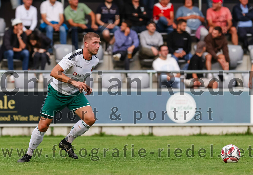 2023-07-28_043_FC_Schwaig_gegen_TSV_1860_Rosenheim | Oberding, Deutschland, 28.07.2023:
Fußball, Landesliga Südost 2023 / 2024, 3. Spieltag, FC Schwaig gegen TSV 1860 Rosenheim, Endergebnis: 1:1

Nils Wölken (FC Schwaig, #8)

Foto: Christian Riedel / fotografie-riedel.net