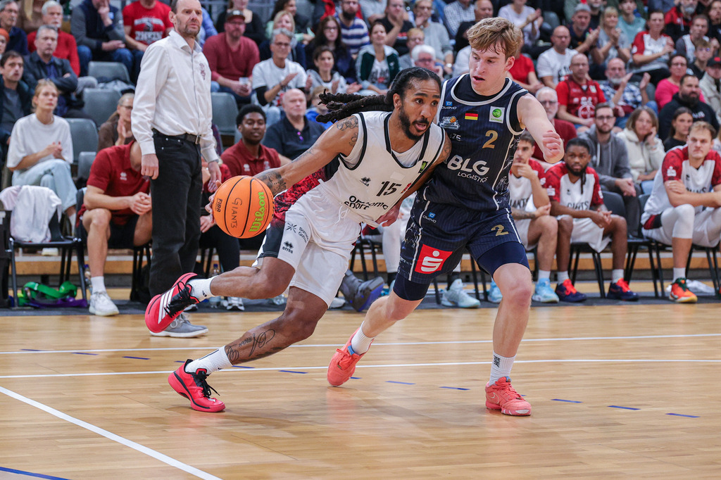 Pro A BAYER GIANTS vs Eisbären Bremerhaven-6 | Fotos von Basketballspielen aus dem Raum NRW fotografiert von Gero Mueller-Laschet und Daniel Schaefer - Realisiert mit Pictrs.com