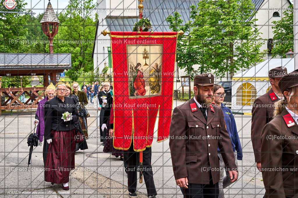 ALP7693_Fronleichnam_Lackenhof_Goldhaubengruppe | (C)FotoLois.com, Alois Spandl. FRONLEICHNAM in Lackenhof mit Pfarrer Norbert Burmettler, Musikkapelle, Feuerwehr, Goldhaubengruppe und vielen LackenhoferInnen, Do 30. Mai 2024.