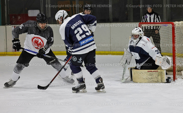 20240121-3511-eh-da-ffm-HEN-FOTO | 21.01.2024 Eishockey Herren Hessenliga Vorrunde Saison 2023 2024 ESC Darmstadt Dukes - Eintracht Frankfurt Eishockey v. li. Mikhail Polianskii (15 Frankfurt) Justin Ian Moissl (29 Darmstadt) Niklas Lenz (33 Darmstadt) (Foto: Peter Henrich) - Realisiert mit Pictrs.com