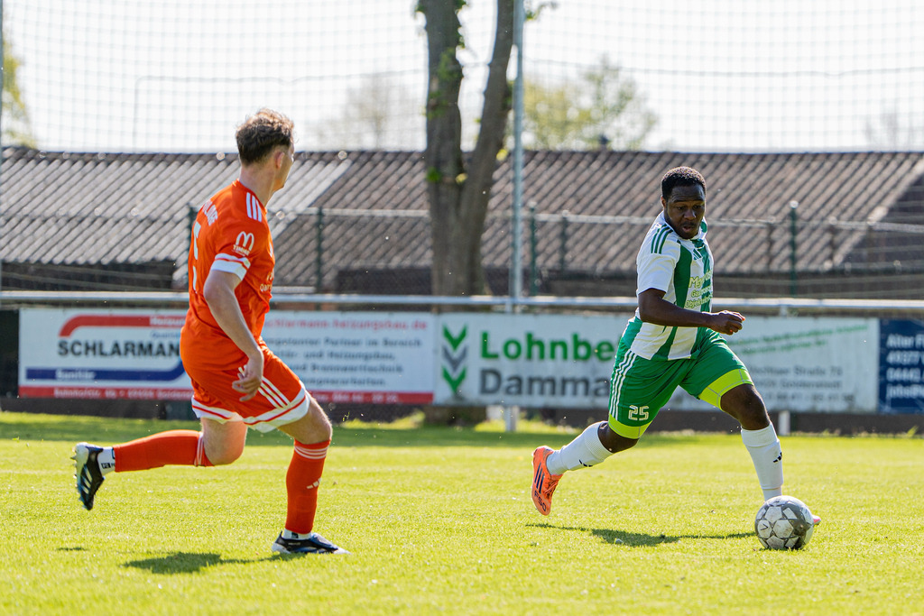 Fußball I Herren I Saison 2025-2026 I Bezirksliga Weser-Ems 4 I 29. Spieltag I TuS Lutten - SV Holdorf I 12342 | jns.sportfotos - Realisiert mit Pictrs.com