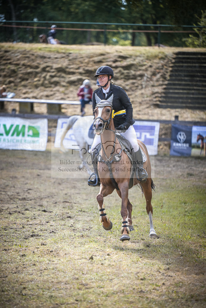 DOS_0068 | Entdecke hochwertige Reitturnierfotos von Foto Oger. Professionell, emotional und authentisch – jetzt Lieblingsmomente im Shop bestellen.Deutschlandweite Turnierfotografie. - Realisiert mit Pictrs.com