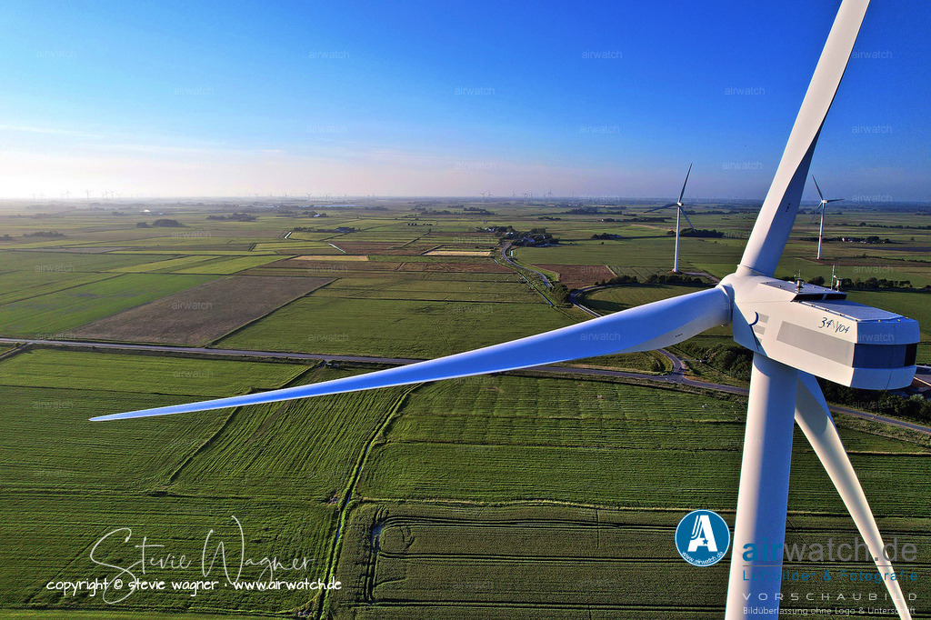 Langenhorner Alter Deich - Windpark - Luftbild | Entdecken Sie atemberaubende Luftbilder und Fotografien auf airwatch.de - Tauchen Sie ein in eine Welt voller faszinierender Aufnahmen aus der Vogelperspektive.