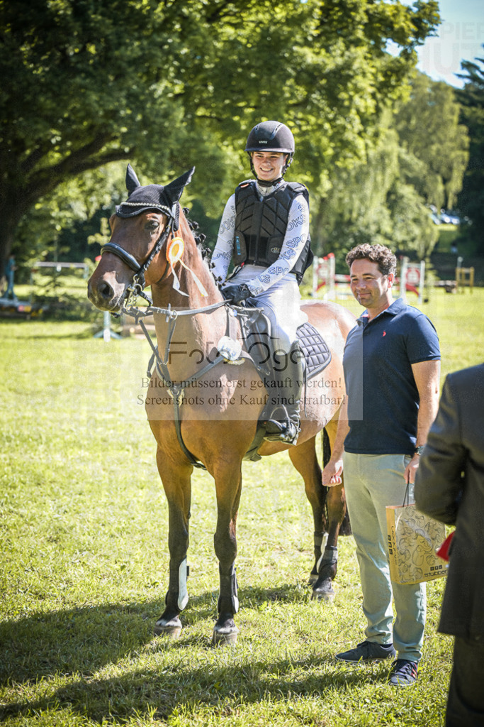DOS_2294 | Entdecke hochwertige Reitturnierfotos von Foto Oger. Professionell, emotional und authentisch – jetzt Lieblingsmomente im Shop bestellen.Deutschlandweite Turnierfotografie. - Realisiert mit Pictrs.com
