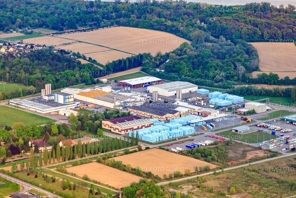 Aerial view: Corteva in Drusenheim in the state Bas-Rhin, France. – Photo: IMG_39537.jpg taken on 04/14/2011 by Werner Riehm/FLY-FOTO.com – Resolution of the original: 4752 x 3168 px – Corteva Agriscience