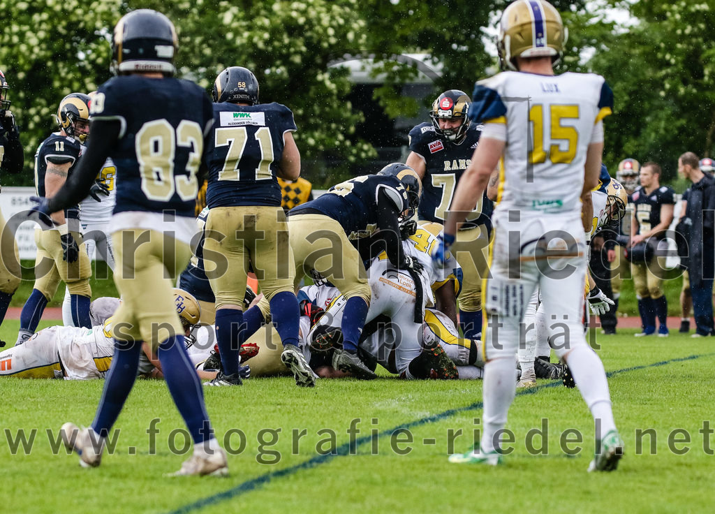 2022-05-29_108_Erding_Bulls_gegen_Nuernberg_Rams | Erding, Deutschland, 29.05.2022:
Fußball, Regionalliga 2022, 5. Spieltag, Erding Bulls gegen Nürnberg Rams, Endergebnis: 10:16

Foto: Christian Riedel / fotografie-riedel.net