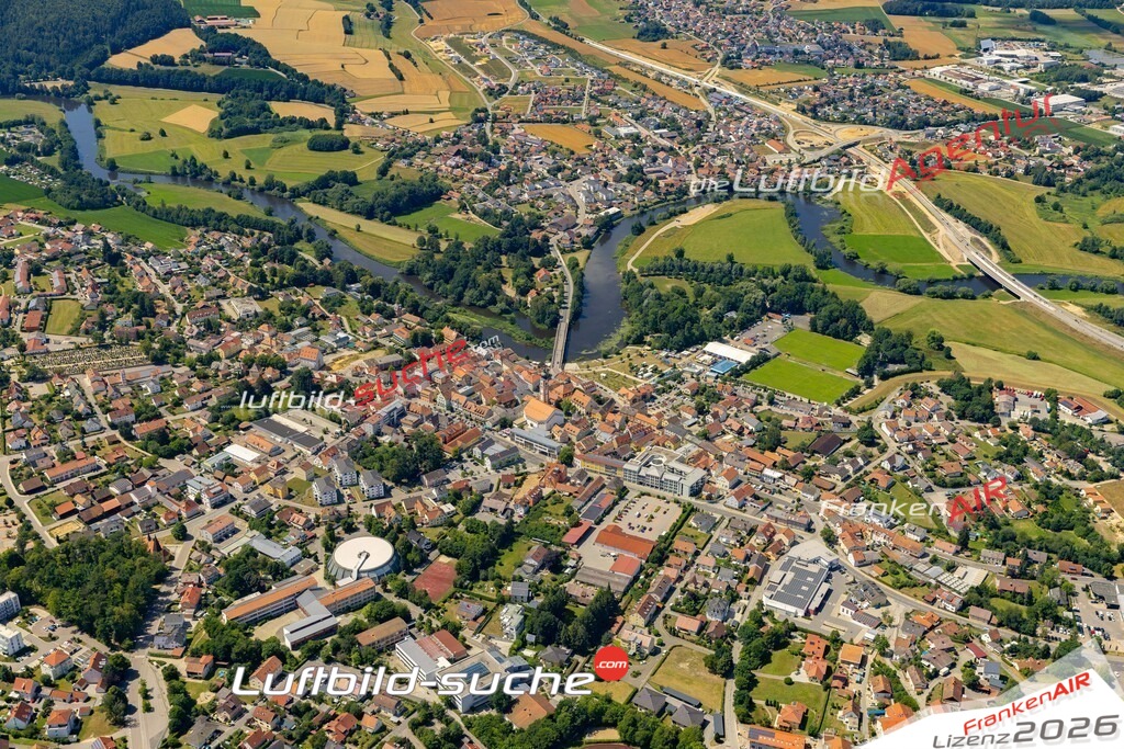 Das Luftbild der Stadt Roding wurde 2022 vom Flugzeug heraus erstellt (keine Drohnen-Aufnahmen) Aufnahmehöhe ca.450 Meter- hohe Bildauflösung und Druck-Qualität. Garantiert!