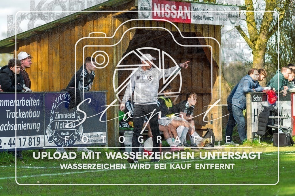 FGFS-LEN-1000 | Axel Froehlich (Fulde-Stellichte - Trainer) beim Herren Kreisliga HK Spiel zwischen FG Fulde-Stellichte und Eintracht Leinetal im Fulder Zentralstadion, Fulde (Simon Paul Stopat) - Realisiert mit Pictrs.com