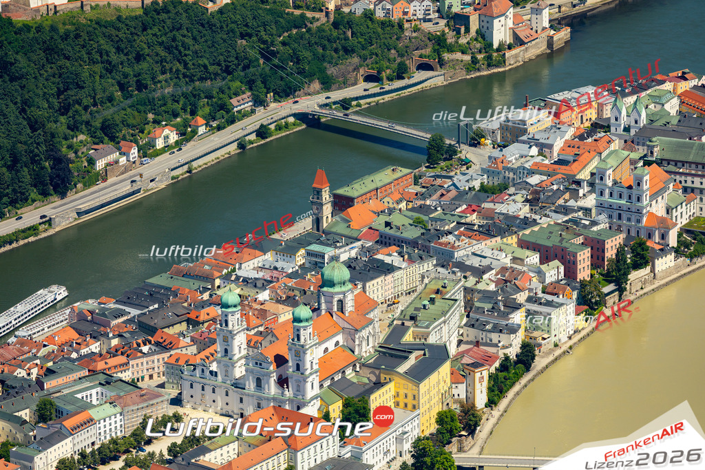 Die Luftaufnahme Altstadt - Passau wurde 2022 vom Flugzeug aus (keine Drohne) erstellt. Hohe Auflösung -für große Poster und Wandbilder geeignet - Garantiert!