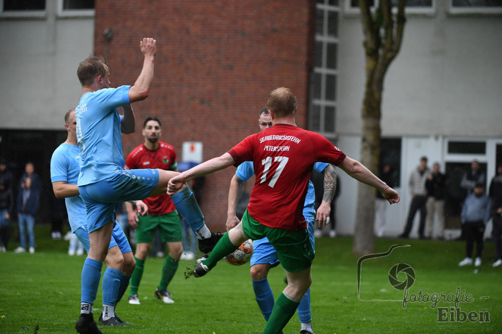 BV Bockhorn-SG FriPe | Relegation zur Kreisliga; BV Bockhorn (weiß)-SG FriPe (rot) am 05.06.2025 in Oldenburg/Ofenerdiek (Lagerstraße), Photo: Philip Eiben 2025 - Realisiert mit Pictrs.com