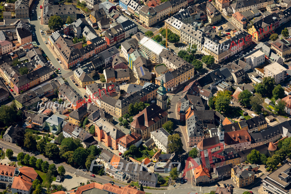 kirche-wunsiedel-fotograf-luftbildaufnahmen-98-2023 | Das Luftbild zeigt : Kirche Wunsiedel - Die Luftaufnahme wurde 2023 vom UL-Flugzeug aus erstellt ( keine Drohne ) - 
Hochauflösende Luftaufnahme - Für grossformatige Ausdrucke geeignet. Die Geschenkidee !
Mit Lizenz und Bildrechte bestellbar