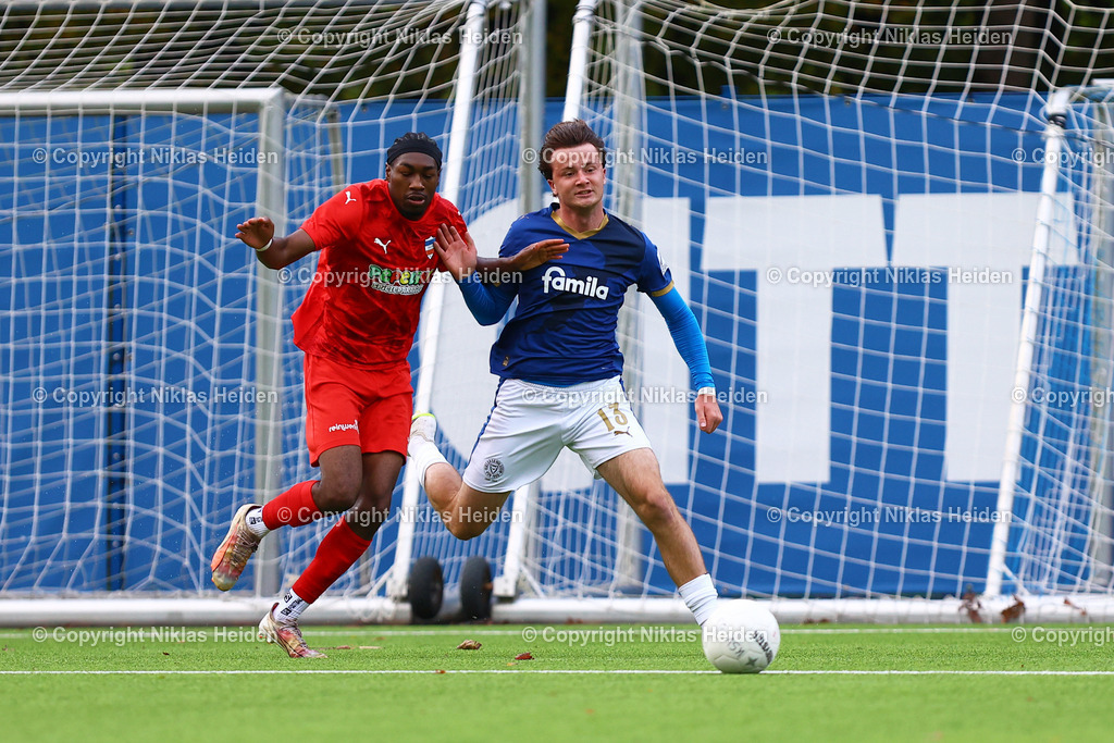 NH_HolsteinKielU23_InterTürksporKiel_FlensOberliga_05102025 | #13 Freiherr Oskar Friedrich Von Esebeck (Holstein Kiel U23), #17 Denzel Osamudiamwen Imasün (Inter Türkspor Kiel)Fußball I Herren I Flens Oberliga I Saison 2025-2026  I 11. Spieltag I Holstein Kiel U23 - Inter Türkspor Kiel I 05.10.2025 I Citti-Fußball-Park
