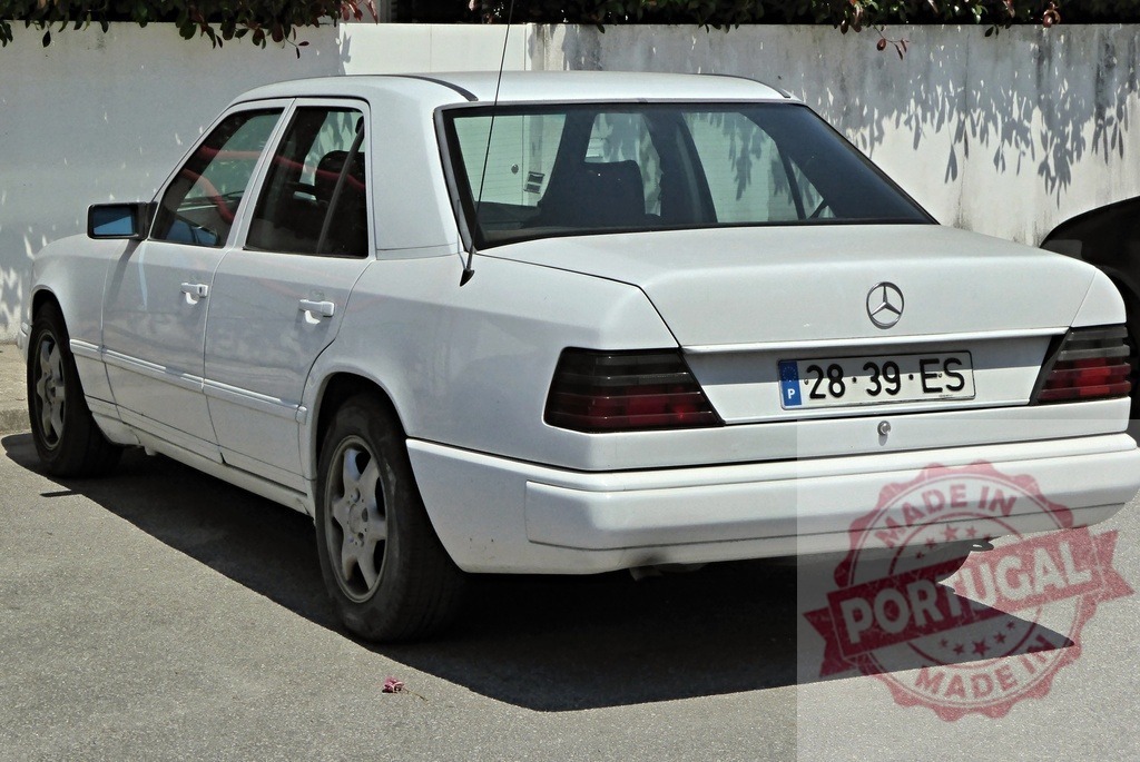 Mercedes-Benz W124 white sedan parked on street | Classic Mercedes-Benz W124 car parked on a sunny street, showing vintage style - Realisiert mit Pictrs.com
