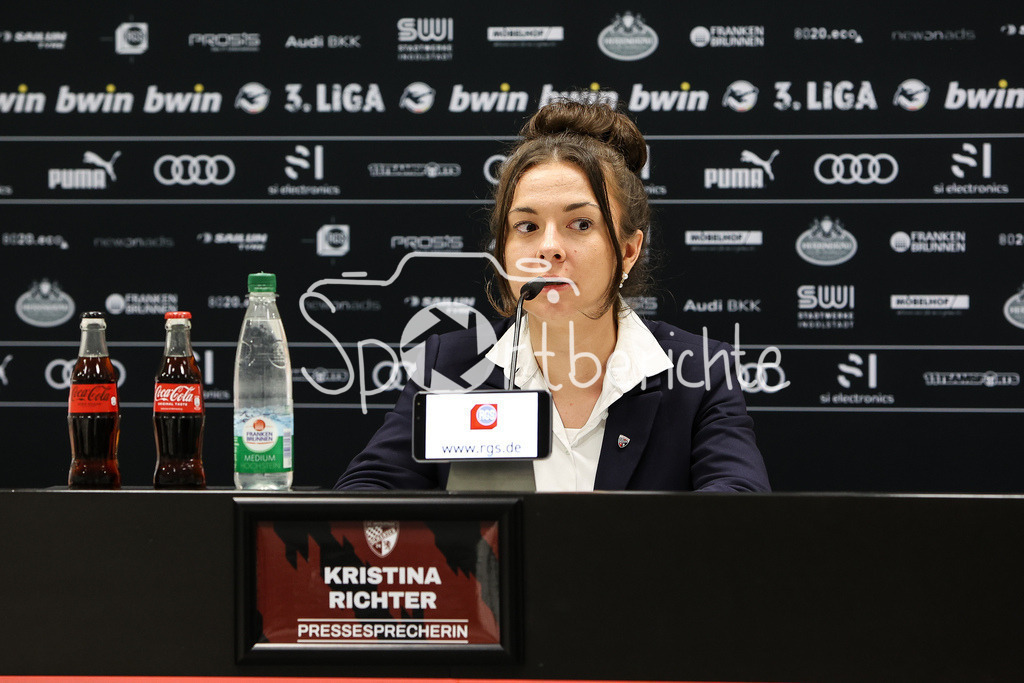 FC Ingolstadt - SV Waldhof Mannheim | Bei der Pressekonferenz nach der Partie zwischen Ingolstadt und Mannheim, FC Ingolstadt Pressesprecherin Kristina RICHTER in Aktion / Freisteller / Einzelfoto