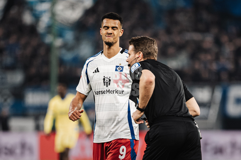 Fußball | Männer | Saison 2024/2025 | 2. Fußball-Bundesliga | 29. Spieltag | Hamburger SV vs. Eintracht Braunschweig | 11.04.2025 | Robert Glatzel (#9, HSV) ist die Enttäuschung ins Gesicht geschrieben
