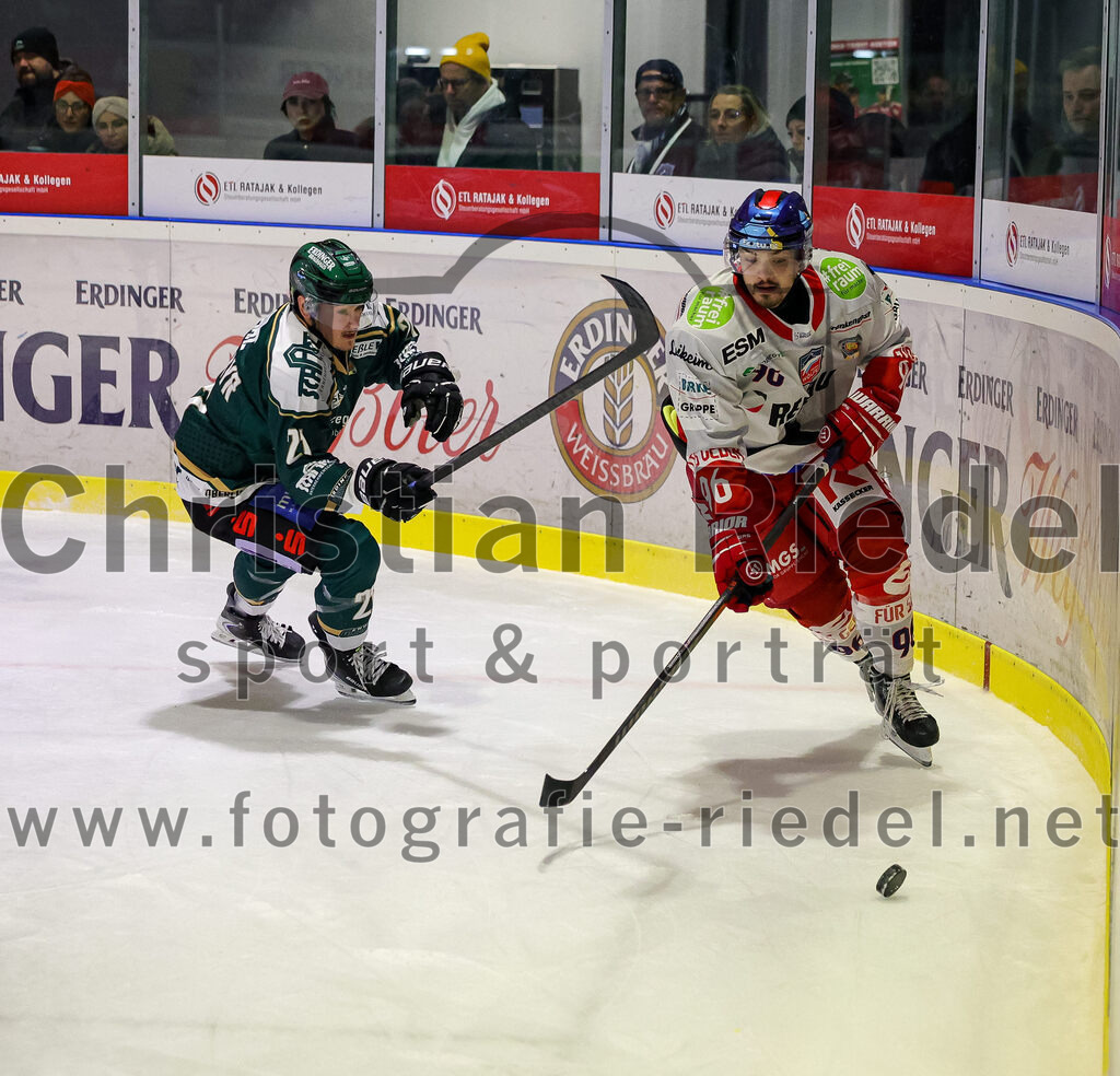 2025-11-16_091_TSV_Erding_gegen_Selber_Woelfe | Erding, Deutschland, 16.11.2025:Eishockey, Oberliga Süd 2025 / 2026, 17. Spieltag, TSV Erding gegen Selber Wölfe, Endergebnis: 3:1Erik Modlmayr (Erding Gladiators, #21), Lukas Valasek (Selber Wölfe, #96)Foto: Christian Riedel / fotografie-riedel.net