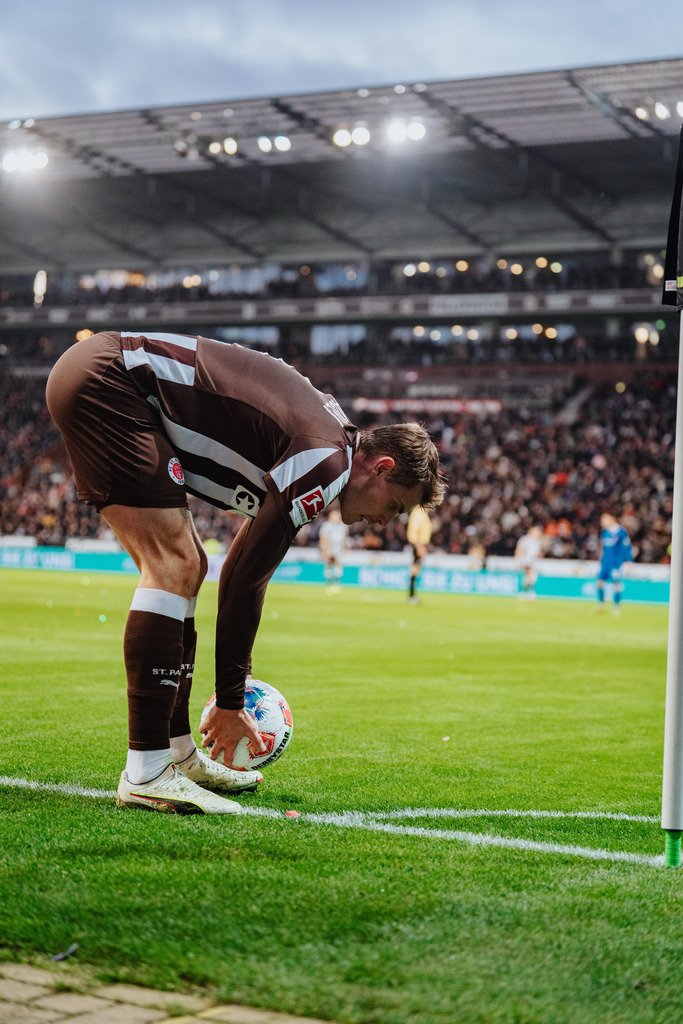 FCS00743 | Der offizielle Shop für FC St. Pauli Fotos. Wähle aus Spielszenen & Fanmomenten dein FCSP Wunschformat. Wir liefern Millerntor-Atmosphäre.