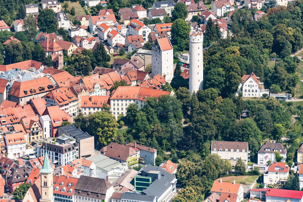 dr__0016168.jpg | RAVENSBURG 03.08.2018 Altstadtbereich und Innenstadtzentrum mit Blick auf den Mehlsack und das Obertor in Ravensburg im Bundesland Baden-Württemberg, Deutschland. // Old Town area and city center with Blick auf den Mehlsack and das Obertor in Ravensburg in the state Baden-Wurttemberg, Germany. Foto: Daniel Reiter