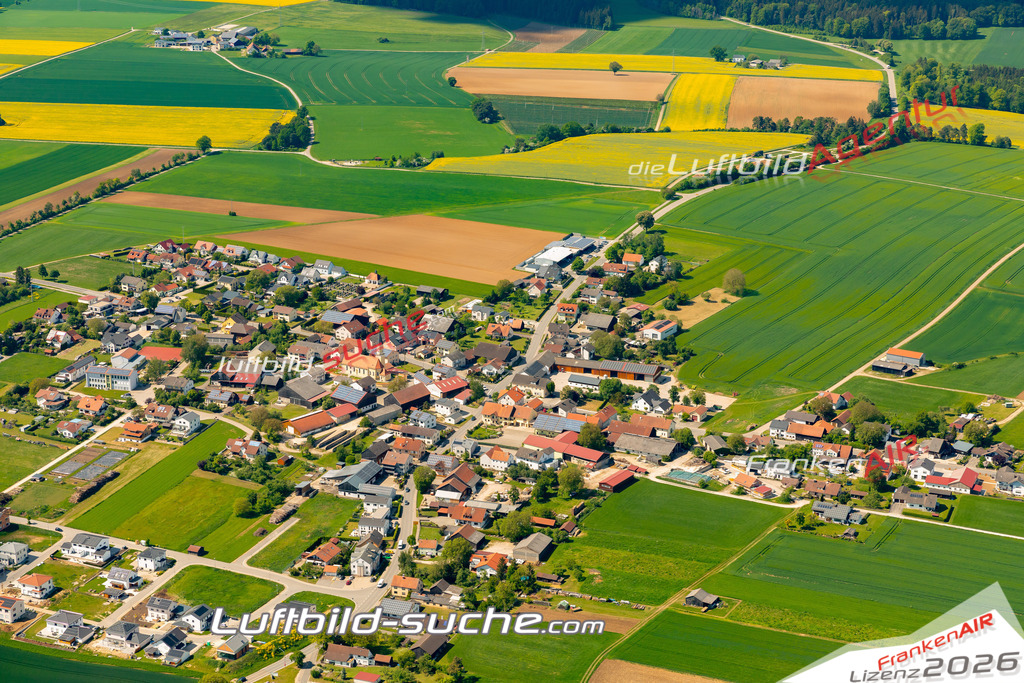 Das Luftbild zeigt : Pondorf Altmannstein - Die Luftaufnahme wurde 2024 vom UL-Flugzeug aus erstellt ( keine Drohne ) - Hochauflösende Luftaufnahme - Für grossformatige Ausdrucke geeignet. Die Geschenkidee !Mit Lizenz und Bildrechte bestellbar