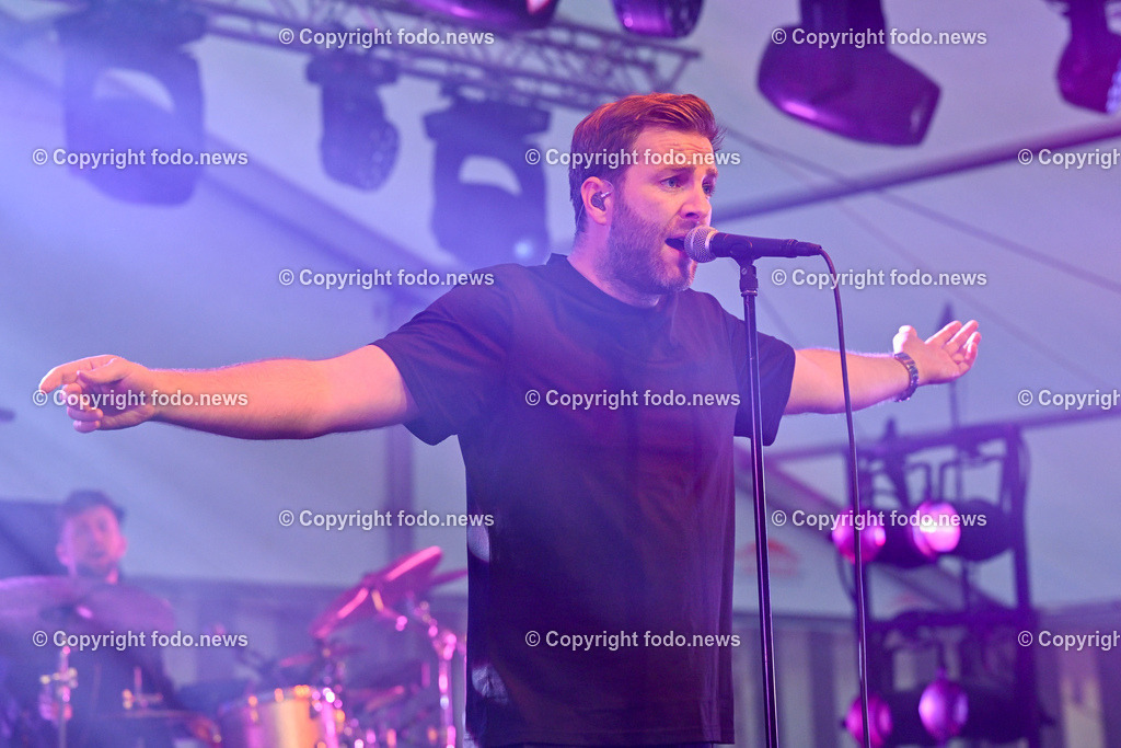 Schloss Eggenberg Josh_ 24.06.2023-23 | 24.06.2023, Eggenberg, AUT, Brauereifest 2023, im Bild Josh in Concert auf Schloss Eggenberg