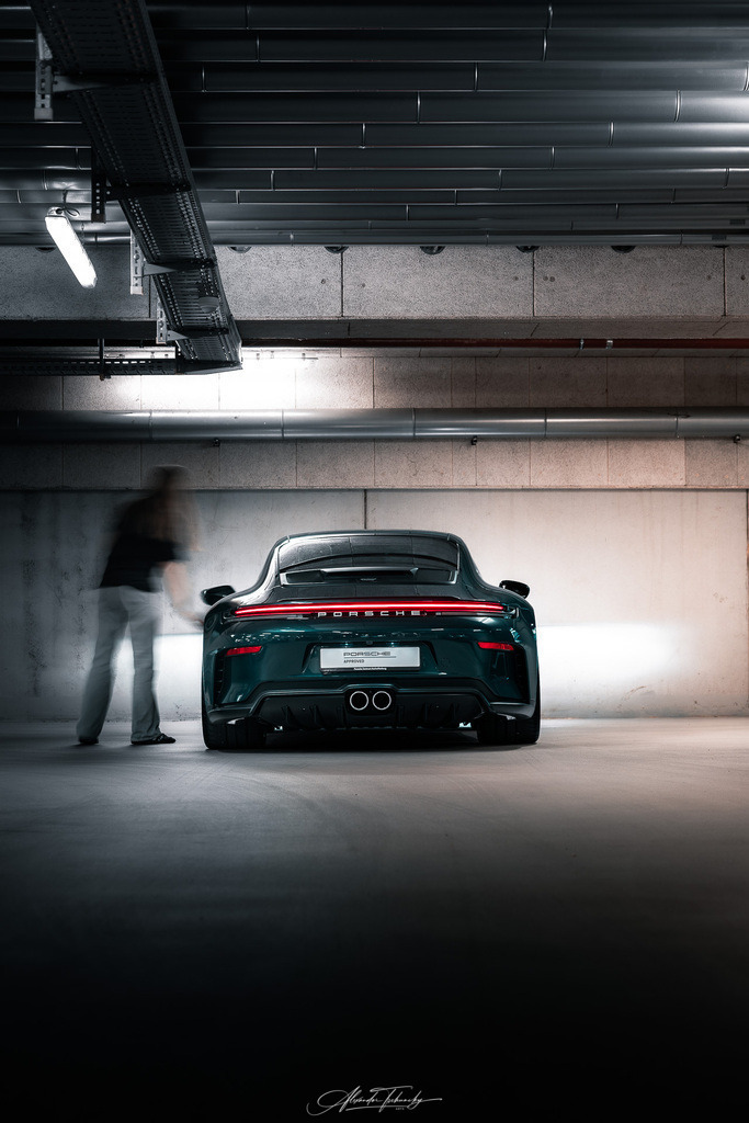 911 GT3 Touring Arlogrünmetallic | Entdecken Sie die faszinierende Welt von Alexander Tschuncky Arts: Kreative Fotografie, atemberaubende Automobilkunst und hochwertiger Bilderdruck. Lassen Sie sich inspirieren! - Realisiert mit Pictrs.com