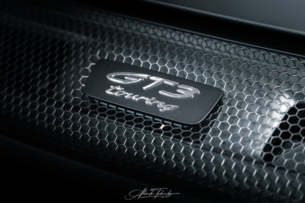 911 GT3 Touring Arlogrünmetallic | Entdecken Sie die faszinierende Welt von Alexander Tschuncky Arts: Kreative Fotografie, atemberaubende Automobilkunst und hochwertiger Bilderdruck. Lassen Sie sich inspirieren! - Realisiert mit Pictrs.com