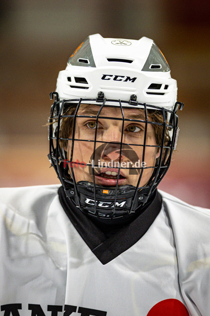SC Forst NATURE BOYS gegen ESC Hassfurt HAWKS | Eishockey Landesliga Herren Playoffs 2024/25 - Spiel 2 von 4, SC Forst NATURE BOYS gegen ESC Hassfurt HAWKS, 20250222,Simon FEND (Nature Boyz 16) Portrait,2025-02-22 in Peißenberg (Eisstadion Peißenberg)Simon FEND (Nature Boyz 16)Copyright: WolfgangxLindner foto-lindner.de