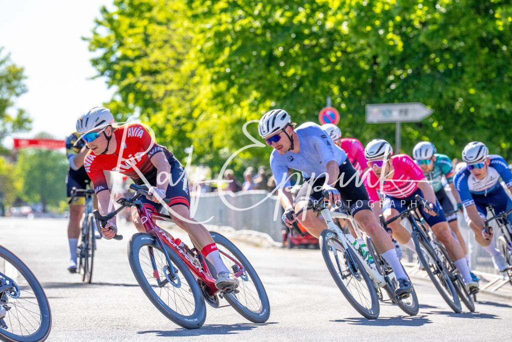 Spurt in den Mai 2026 - Großer Preis der Sparkasse Neuss | Annual one-day road cycling race "Großer Preis der Sparkasse Neuss" held in Büttgen, Germany, organized by VfR Büttgen 1912 e.V. The event features multiple races across all age categories from U11 youth to Elite men. - Realisiert mit Pictrs.com