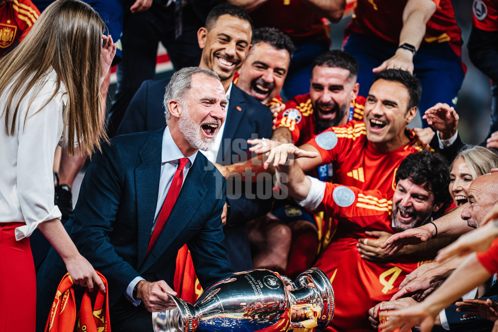 Fußball | Herren | UEFA-Fußball-Europameisterschaft 2024 | Finale | Spanien vs. England | 14.07.2024 | König Felipe mit dem Pokal