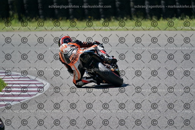 26BT01-0877 | markuskiefer.com - Realisiert mit Pictrs.com