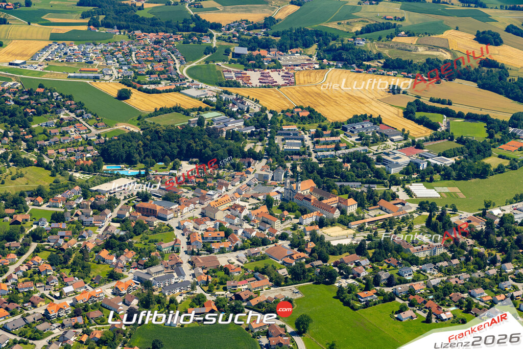 Das Luftbild der Stadt Fürstenzell wurde 2022 vom Flugzeug heraus erstellt (keine Drohnen-Aufnahmen) Aufnahmehöhe ca.450 Meter- hohe Bildauflösung und Druck-Qualität. Garantiert!