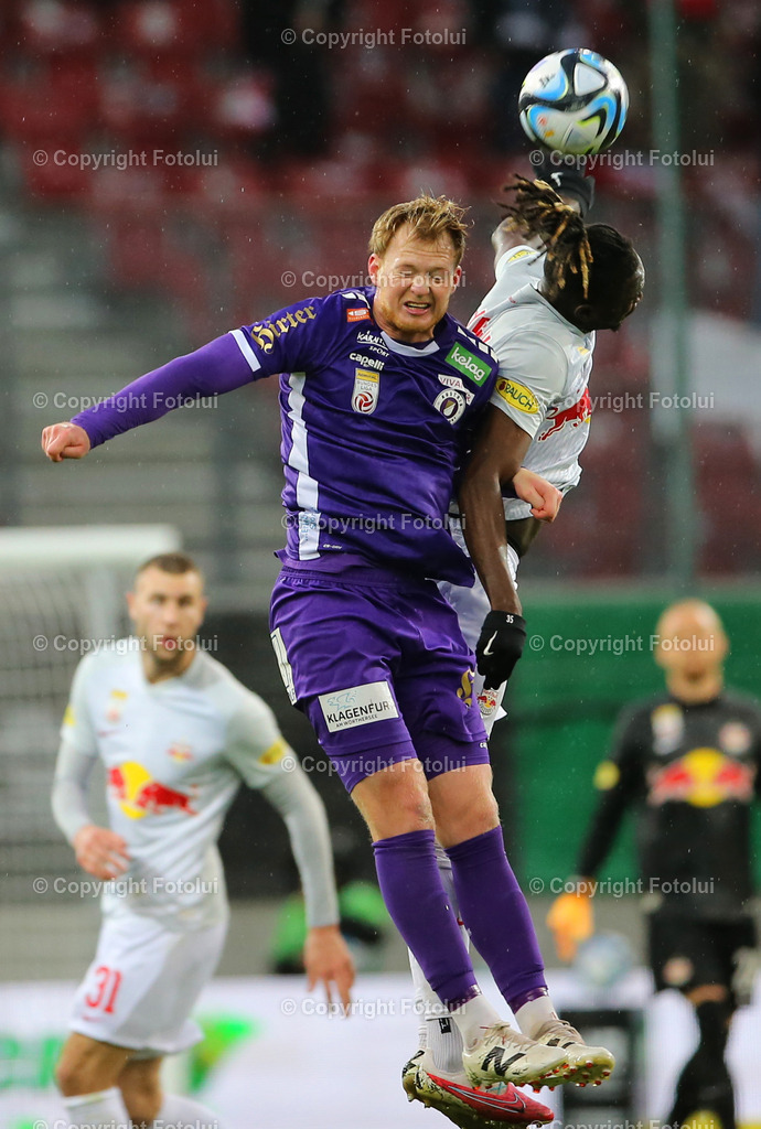 A_LUI_24042024_12 | SPORT,FUSSBALL.ADMIRAL BUNDESLIGA  AUSTRIA KLAGENFURT-RED BULL SALZBURG 24.04.2024 IM BILD: JONAS ARWEILER (KLAGENFURT) UND OUMAR SOLET  (SALZBURG) FOTO.FOTOLUI/MW