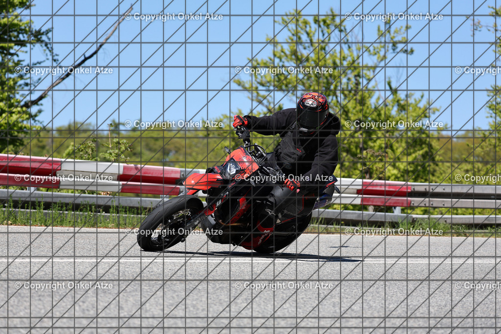 IMG_9654 | Fotograf am Kyffhäuser. Onkel Atze. Kyffhäuser Rennstrecke. Café36. Motorsportfotografie. - Realisiert mit Pictrs.com