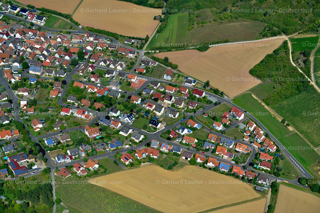 3650055 | OBERLEINACH 31.08.2016 Wohngebiet einer Einfamilienhaus- Siedlung  in Oberleinach im Bundesland Bayern, Deutschland // Single-family residential area of settlement  in Oberleinach in the state Bavaria, Germany Foto: Gerhard Launer
